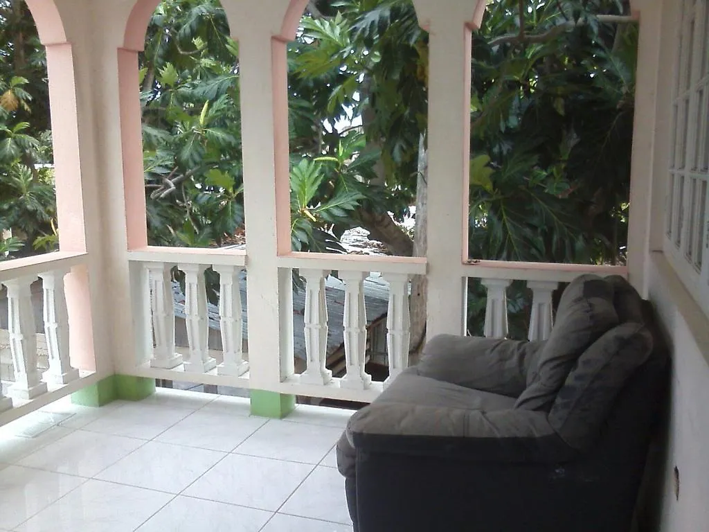 Pensionat G&R Guesthouse Falmouth